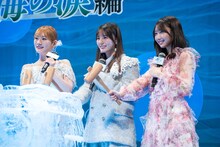 左から岡咲美保、小坂菜緒、藤嶌果歩。