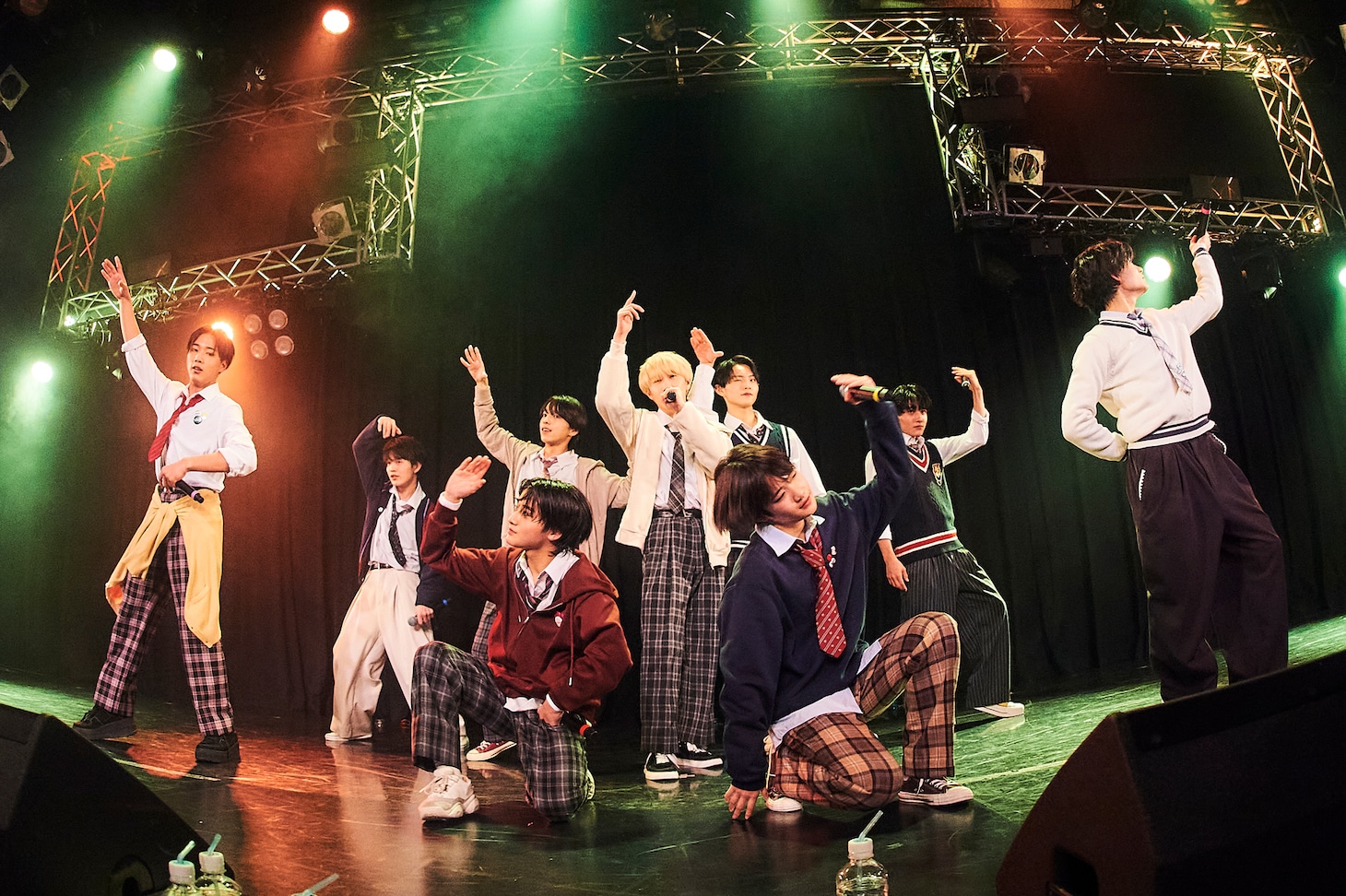 「SHYのはじめてのワンマンライブ～わくわくしすぎてごめんなSHY～」の様子。