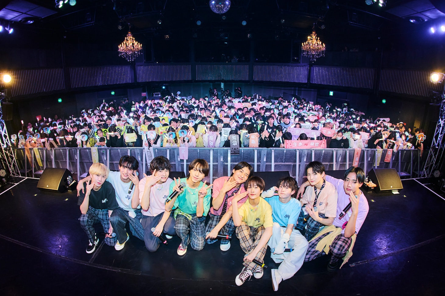 「SHYのはじめてのワンマンライブ～わくわくしすぎてごめんなSHY～」の様子。