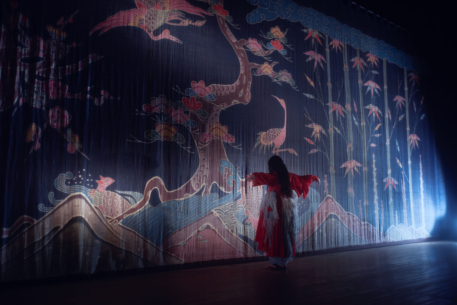 「Luminescent Creatures World Tour in ISHIGAKI」より青葉市子。（撮影：八木咲）