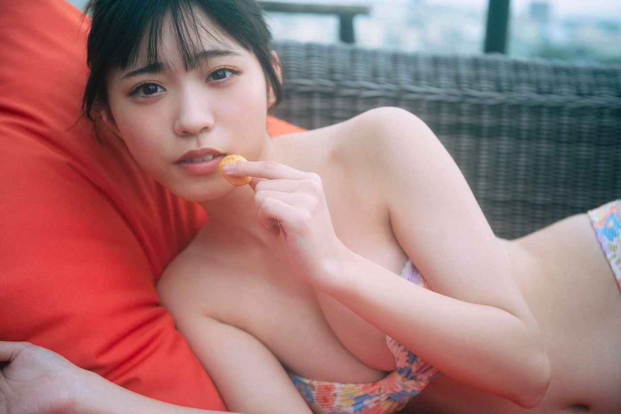 金澤亜美（僕が見たかった青空）1st写真集の掲載カット。（撮影：細居幸次郎）