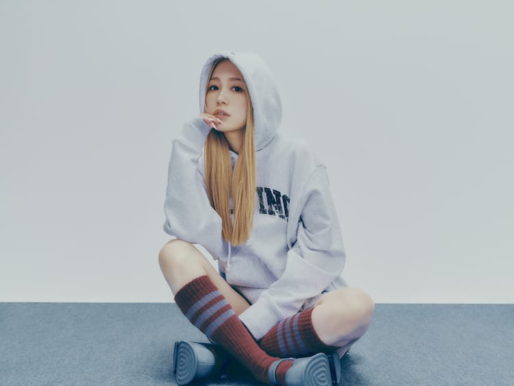 西野カナ、新ビジュアルはパーカー姿 - 音楽ナタリー