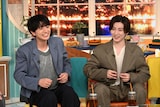 左から髙地優吾、京本大我。©TBS