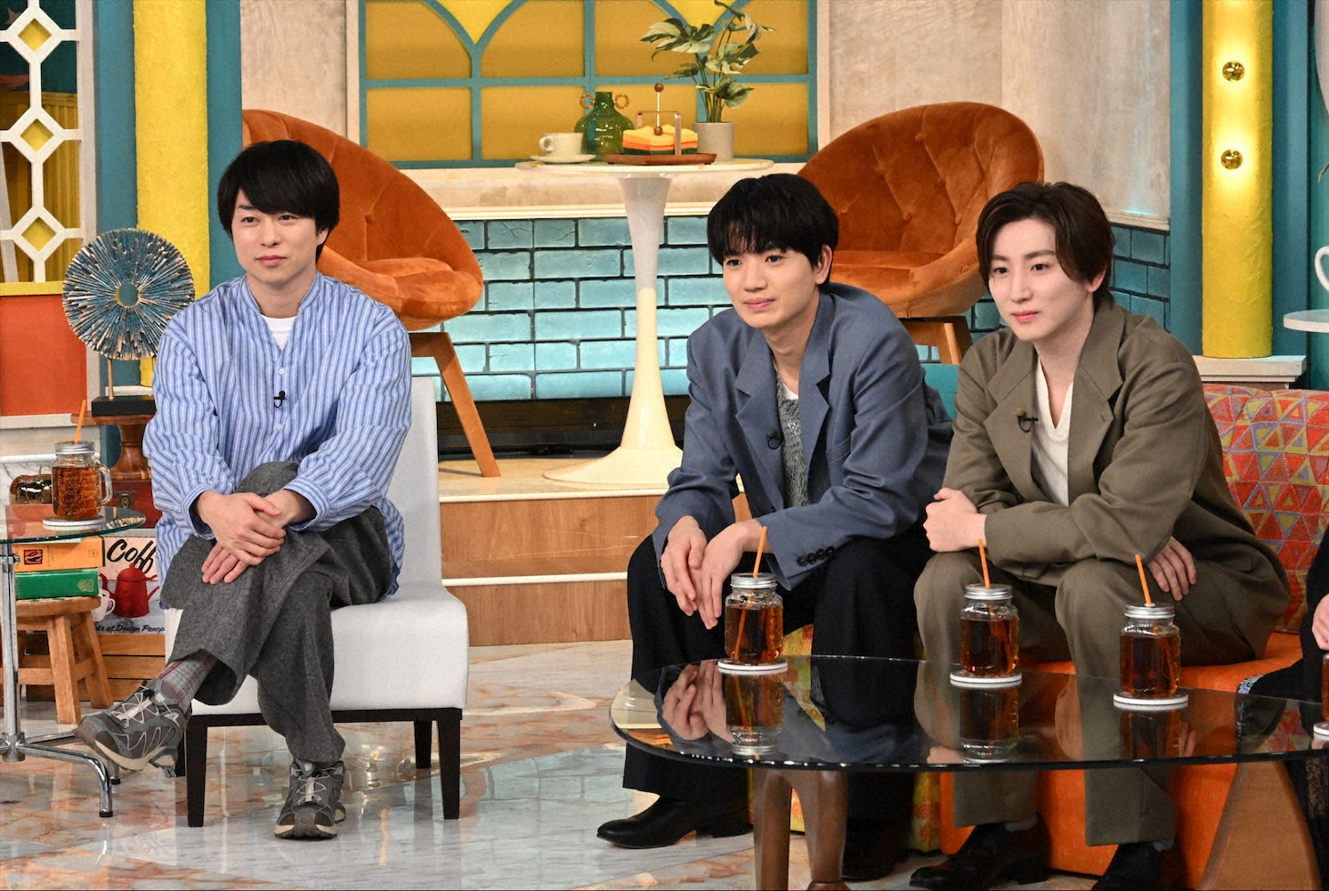 左から櫻井翔、髙地優吾、京本大我。©TBS