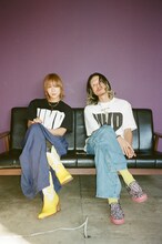 左から伊澤彩織、庄村聡泰。（撮影：芦沢洋介）