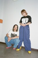 左から庄村聡泰、伊澤彩織。（撮影：芦沢洋介）