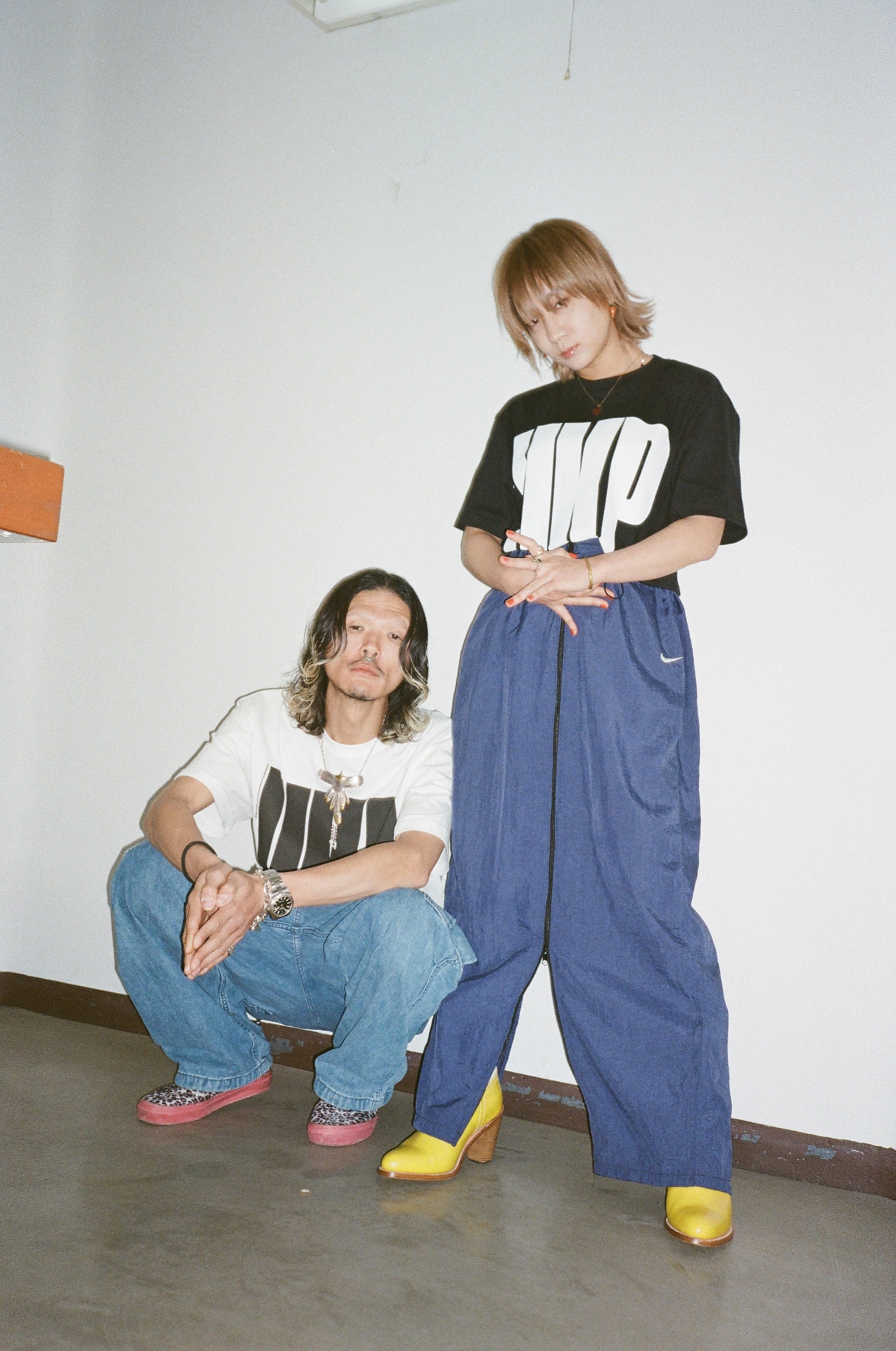 左から庄村聡泰、伊澤彩織。（撮影：芦沢洋介）