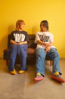 左から伊澤彩織、庄村聡泰。（撮影：芦沢洋介）