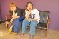 左から伊澤彩織、庄村聡泰。（撮影：芦沢洋介）