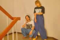 左から庄村聡泰、伊澤彩織。（撮影：芦沢洋介）