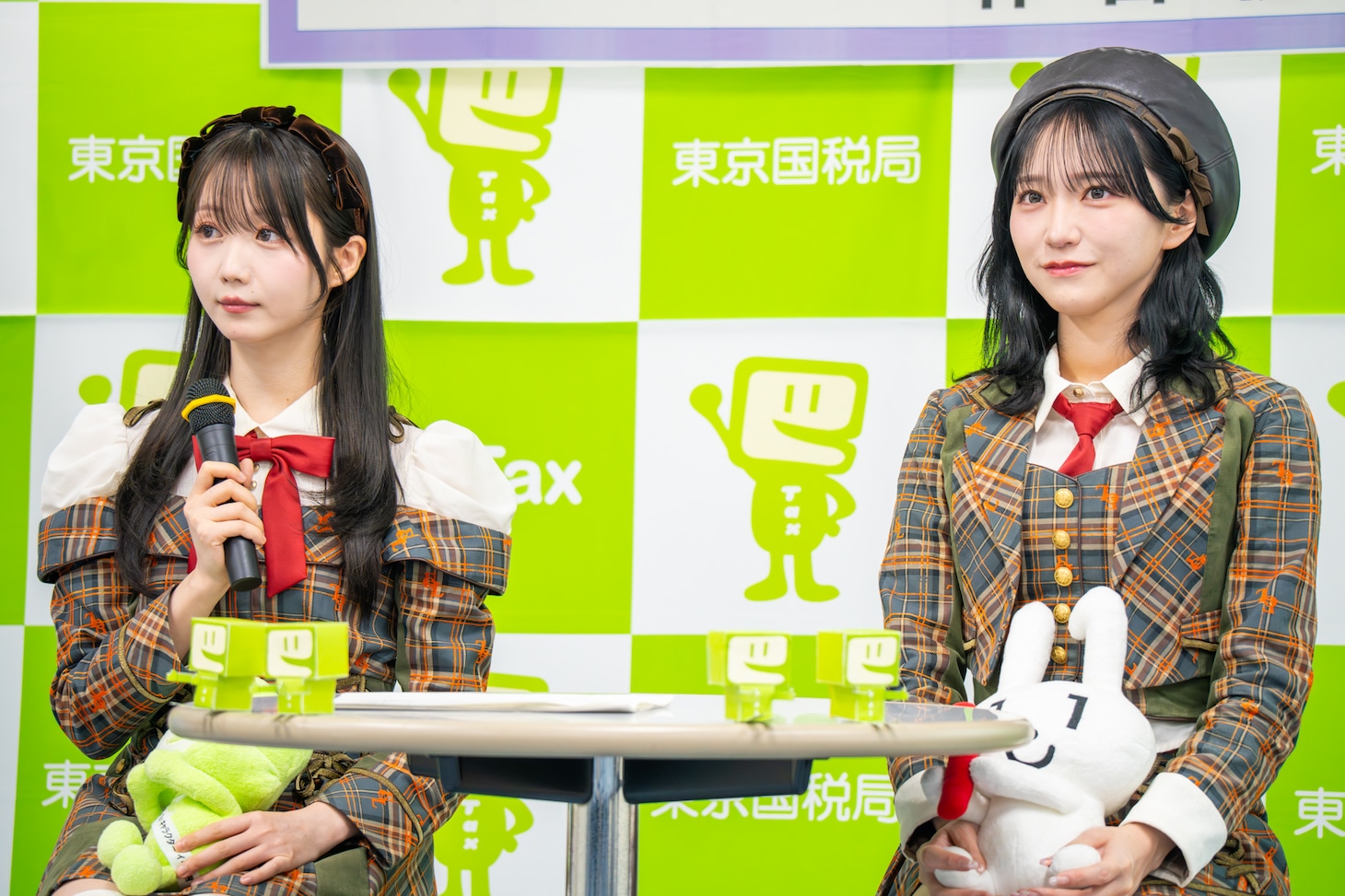 左から大谷映美里、野口衣織。