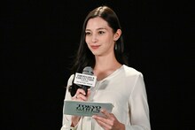 中条あやみ。「DREAM STAGE」第2話より。