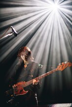 河西ゆりか（B / 羊文学）（撮影：藤井拓）