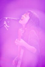 塩塚モエカ（Vo, G / 羊文学）（撮影：藤井拓）