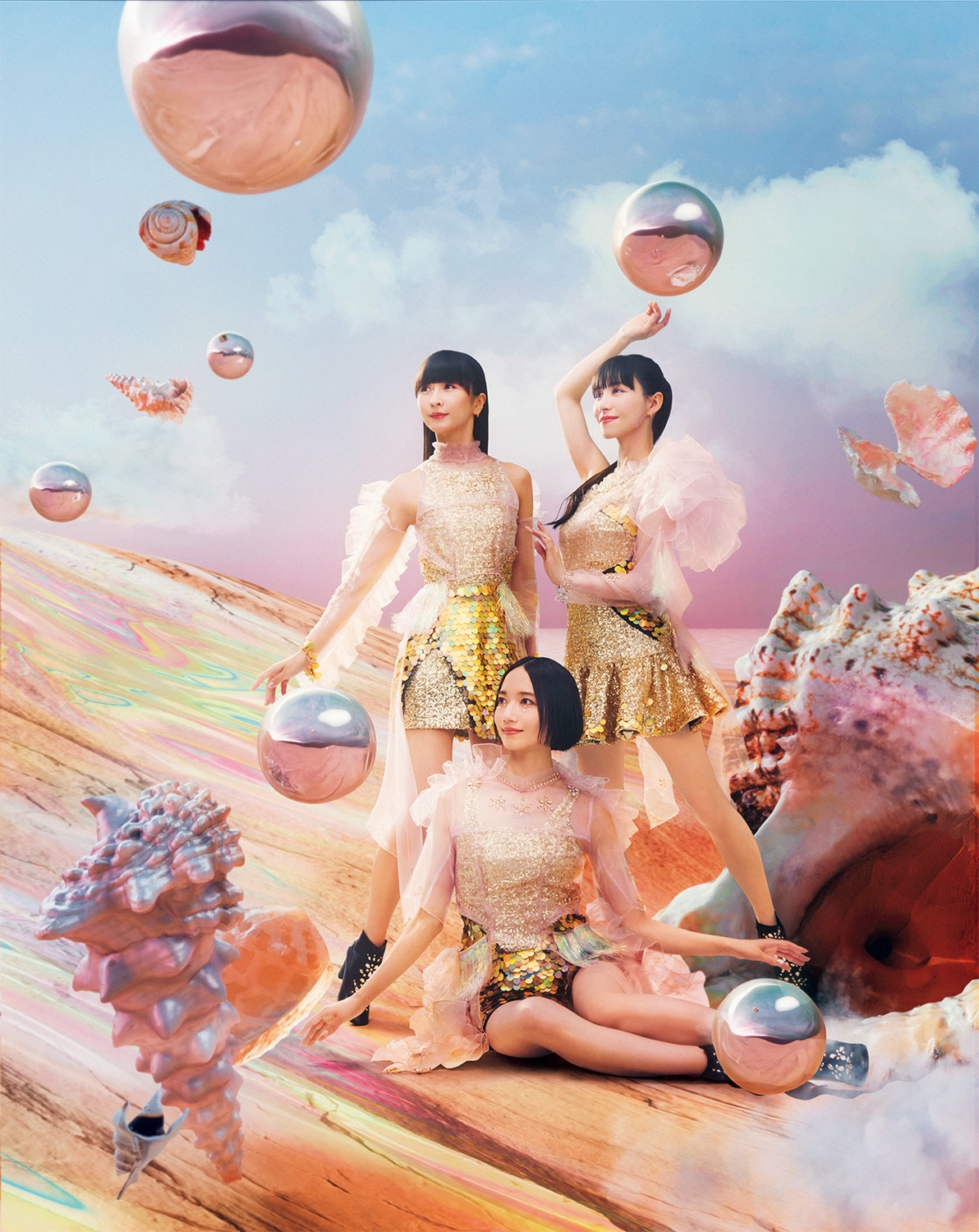 「装苑」3月号より、Perfume。