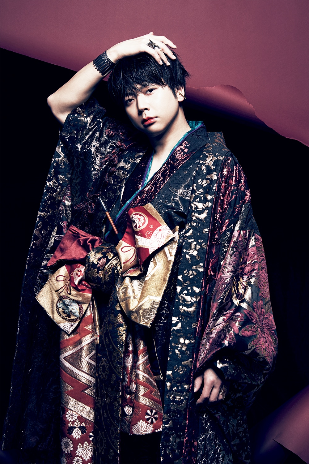 「装苑」3月号より、増田貴久（NEWS）。