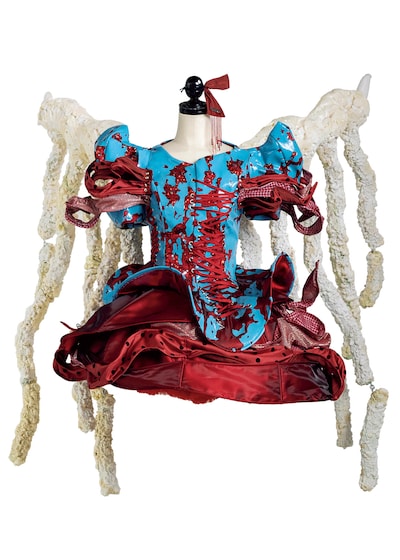 「装苑」3月号より、anoの日本武道館公演「呪いをかけて、まぼろしをといて。」の衣装。