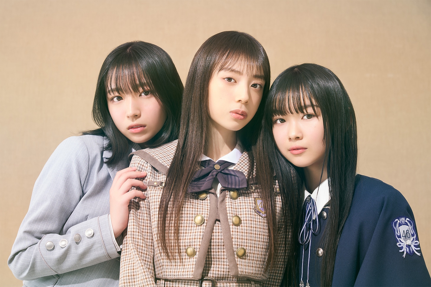 「装苑」3月号より、大野愛実（日向坂46）、矢田萌華（乃木坂46）、山川宇衣（櫻坂46）。