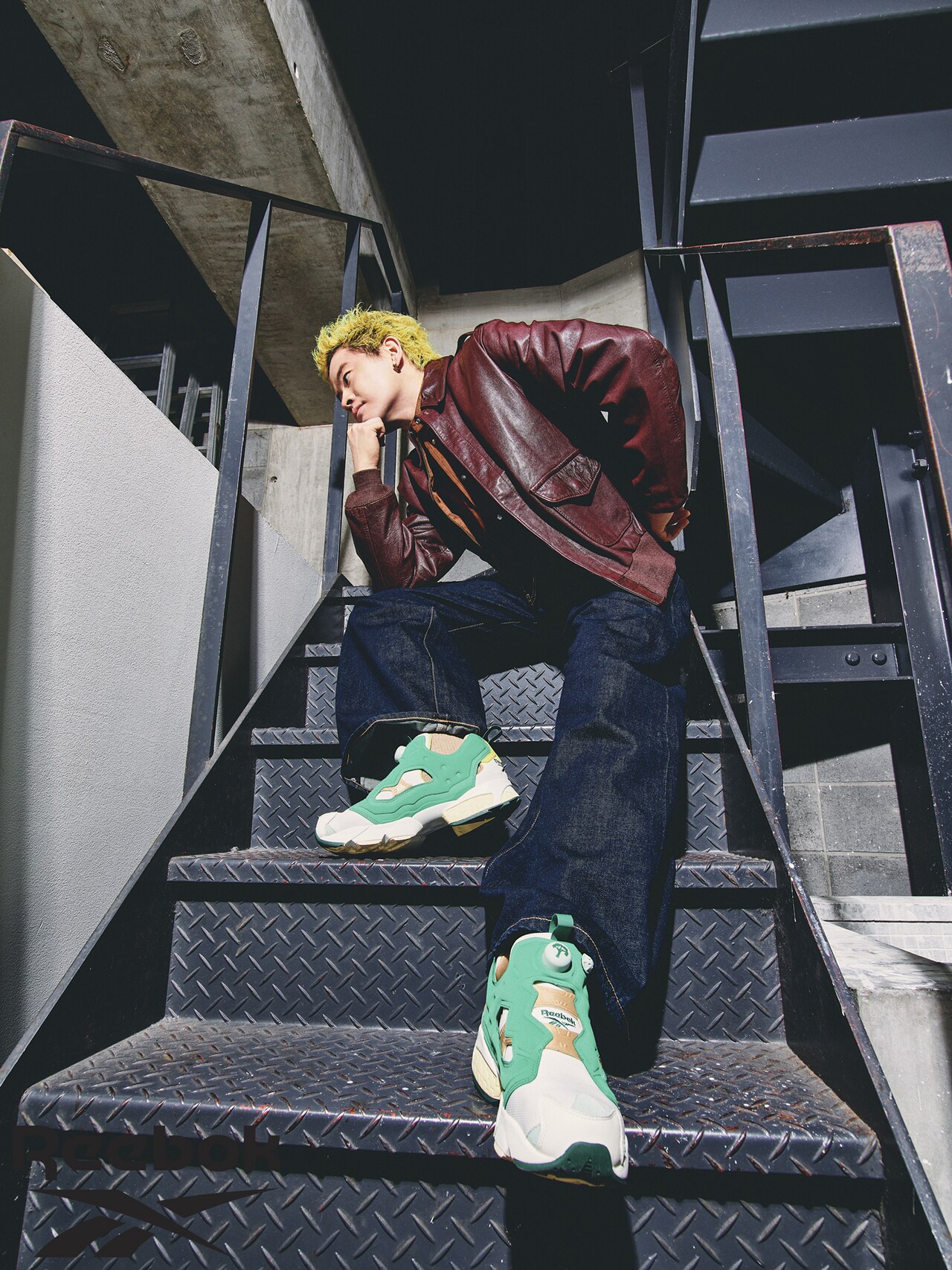 INSTAPUMP FURY 94 緑黄色社会」を着用した穴見真吾（B）。 [画像