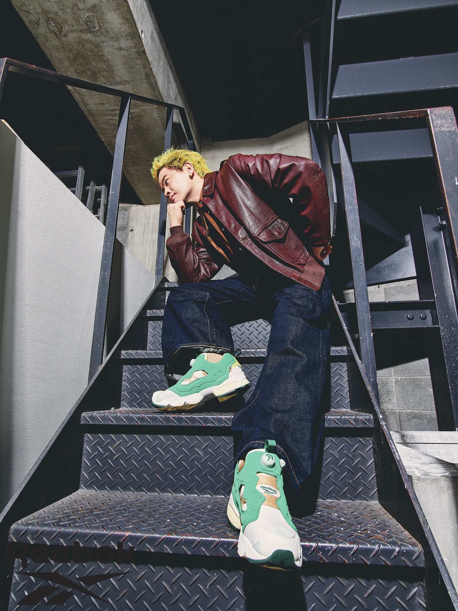 「INSTAPUMP FURY 94 緑黄色社会」を着用した穴見真吾（B）。