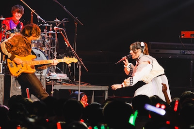 「LAWSON presents CHiCO with HoneyWorks Zepp tour 2026『HELLO!!』」東京・Zepp DiverCity（TOKYO）公演の様子。（撮影：江藤はんな［SHERPA+］）