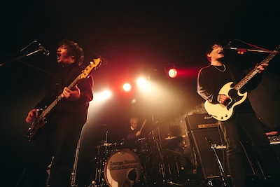 Large House Satisfaction（撮影：新保勇樹）