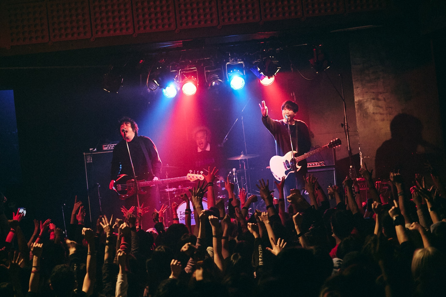 Large House Satisfaction（撮影：新保勇樹）