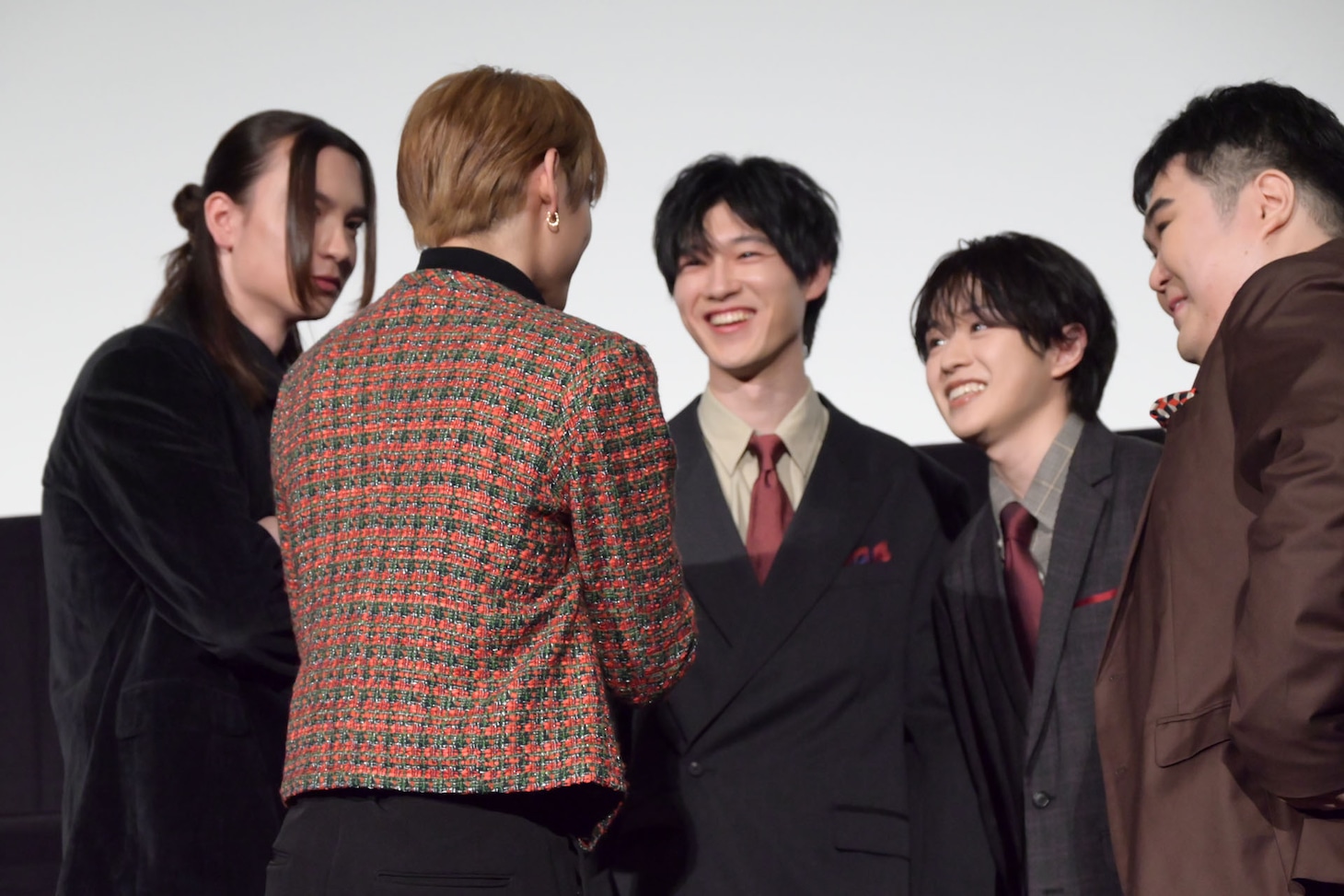 紅高チームの作戦会議の様子。