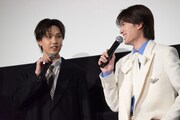 堀夏喜（FANTASTICS / 左）に「本人の意思が固まってた」と言われ、照れる山中柔太朗（M!LK / 右）。