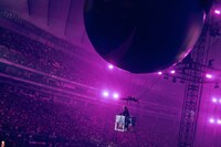 実は高所恐怖症にも関わらずバルーンに乗ったAyaseさん。