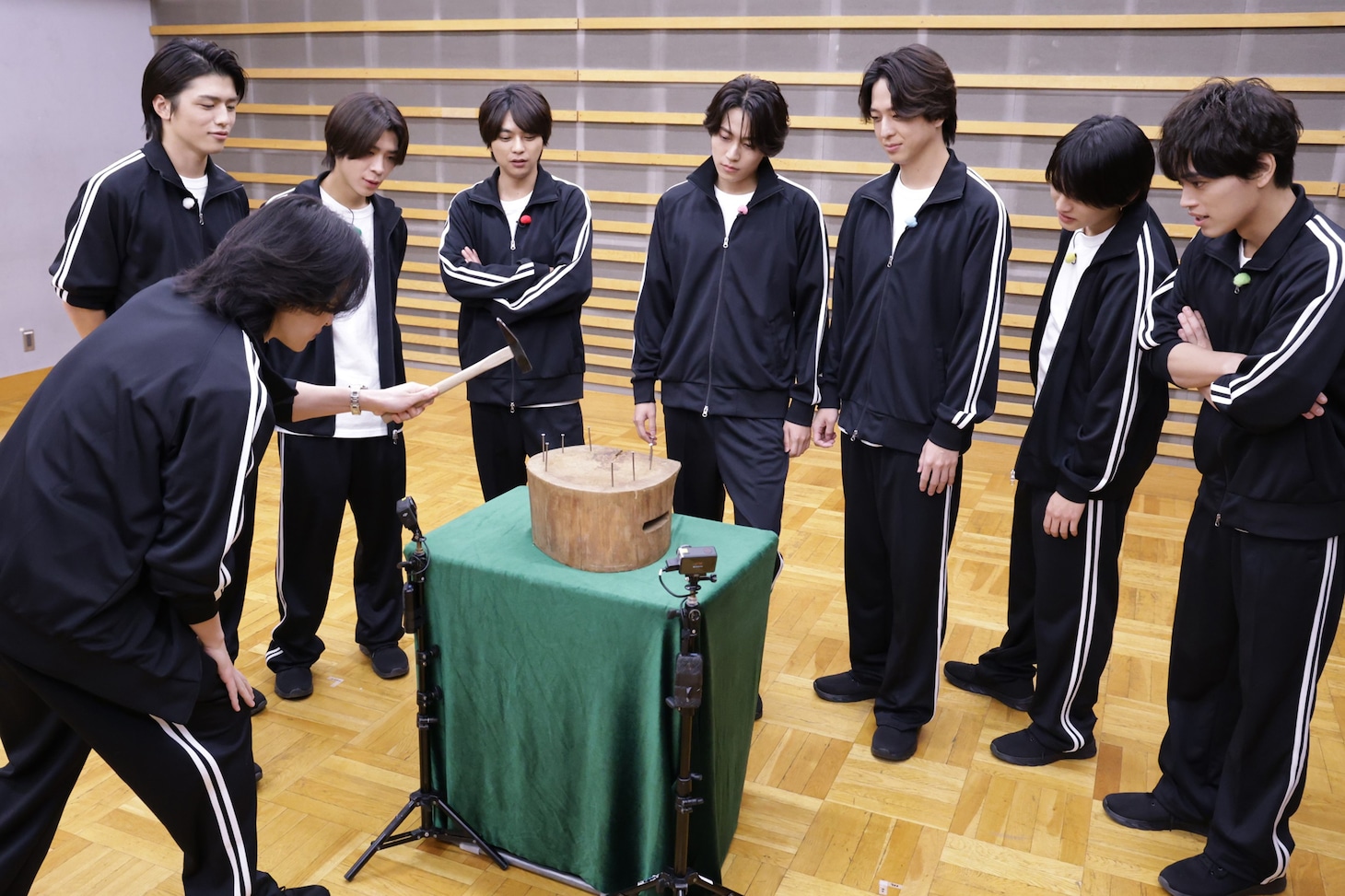 「釘打ちゲーム」プレイ中のtimelesz。©︎フジテレビ