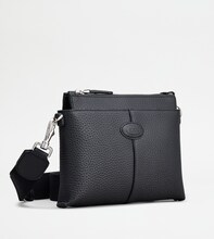 渡辺翔太（Snow Man）が愛用する「トッズ ディーアイ バッグ クロスボディ ミニ」。値段は13万5300円。