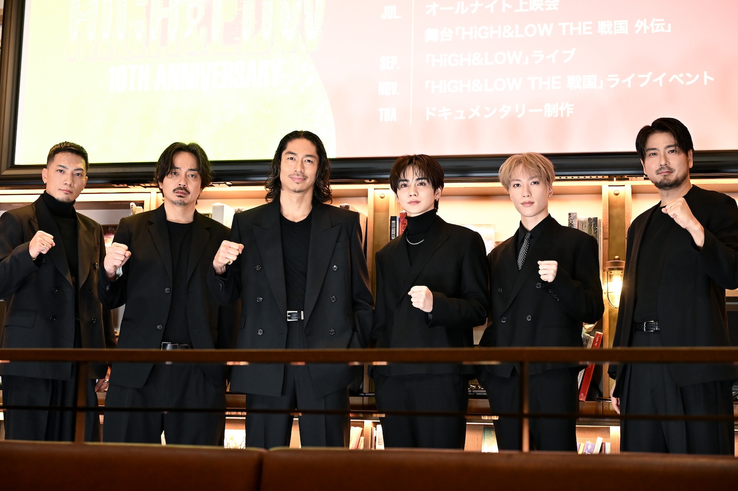 「HiGH&LOW 10th ANNIVERSARY YEAR」ラインナップ発表会の登壇者。左からSWAY、青柳翔、EXILE AKIRA、吉野北人、藤原樹、平沼紀久。