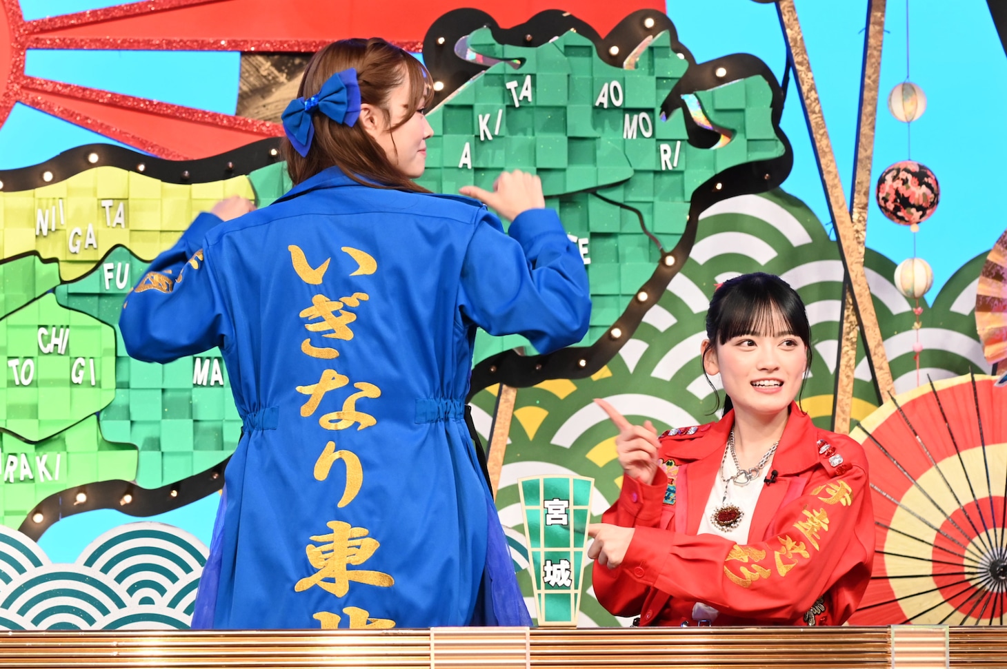 「秘密のケンミンSHOW極」より。左から、葉月結菜（いぎなり東北産）、伊達花彩（いぎなり東北産）。©読売テレビ