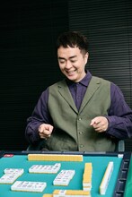 「ロン」と発声するヒャダイン。