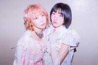 左から大森靖子、春ねむり。（撮影：汐留シユ）