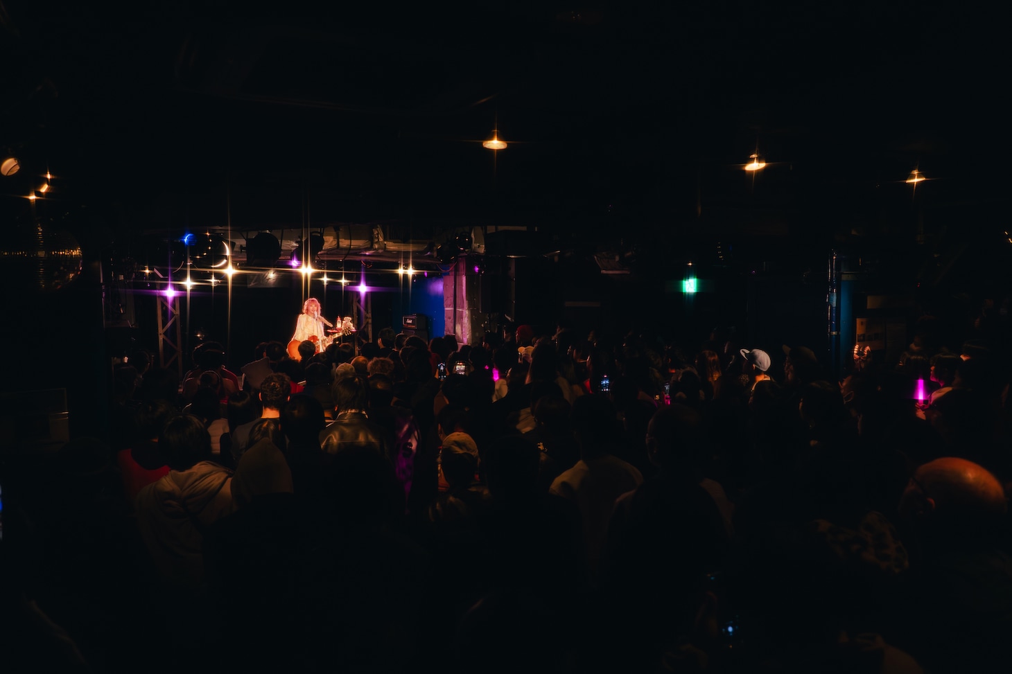 大森靖子のライブの様子。（撮影：汐留シユ）