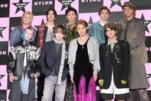 「NYLON'S NEXT 2026 AWARDS」J-POPグループ部門を受賞した超特急。