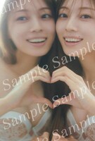 乃木坂46梅澤美波、鏡の中にもう1人　隣同士ハート完成