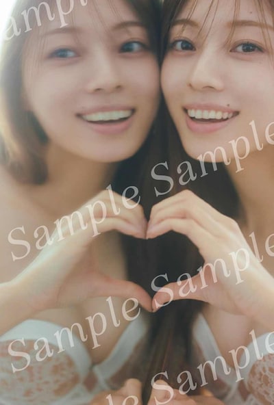 梅澤美波（乃木坂46）2nd写真集「透明な覚悟」封入ポストカードの絵柄。（撮影：東京祐）