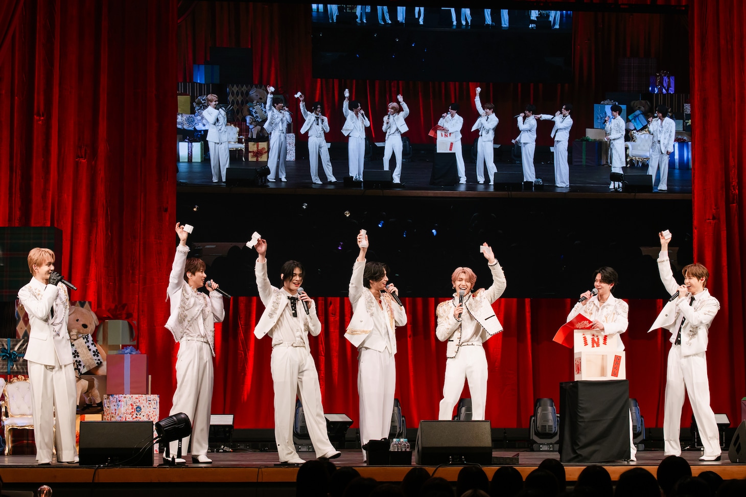 INI「WISH U MINE！～新年に贈るINIからのPresent～」の様子。©2026 LAPONE ENTERTAINMENT All Rights Reserved.