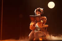 朗読をする瑞野ひより。