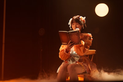 朗読をする瑞野ひより。