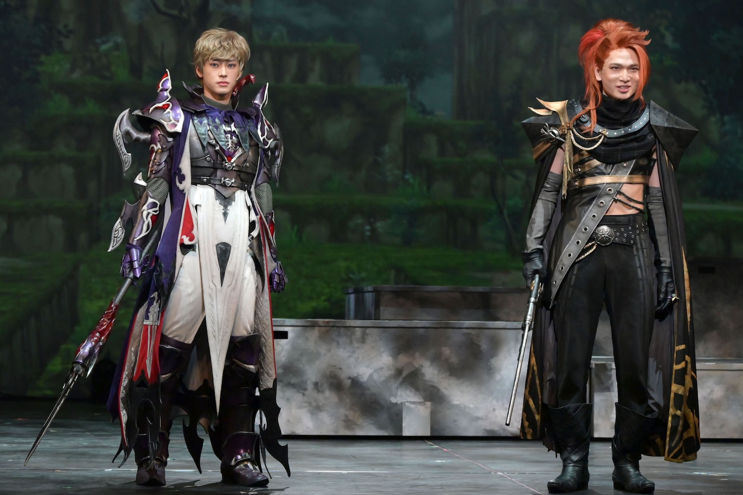 オベロン・ハインドラ役の雨宮翔（GENIC）とジェーダン・ランダル役の鈴木曉（WATWING）。