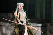 ルティアル・オウィス役の桜木心菜（私立恵比寿中学）。