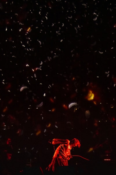 クライマックスでは壮観な映像演出も（撮影：田中聖太郎）