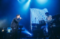 左からtofubeats、西山真登。（Photo by Kosuke Ito）
