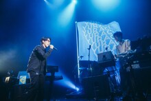 左からtofubeats、西山真登。（Photo by Kosuke Ito）
