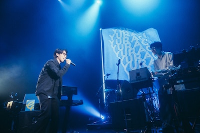 左からtofubeats、西山真登。（Photo by Kosuke Ito）