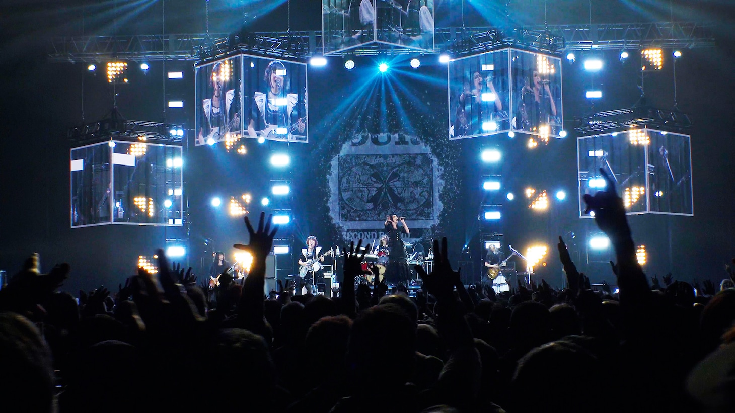 BAND-MAID「Present Perfect」ライブ映像より。